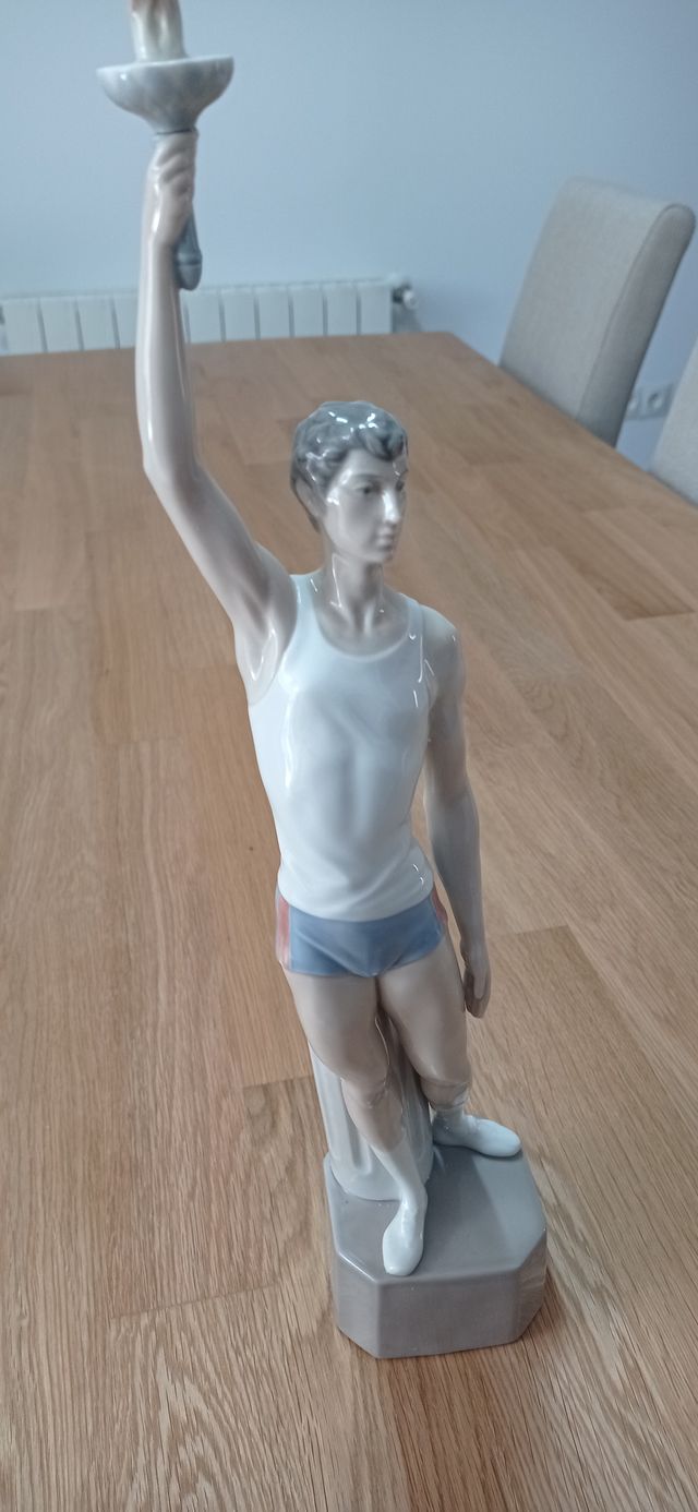 Lladró Portador Antorcha