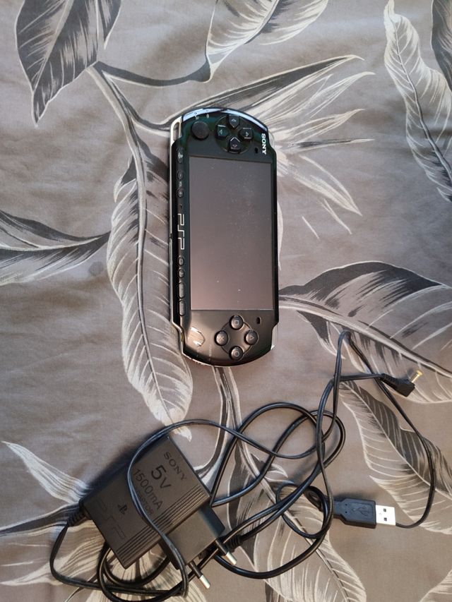 PSP 3004 Slim & Lite Piano Black + Gioco