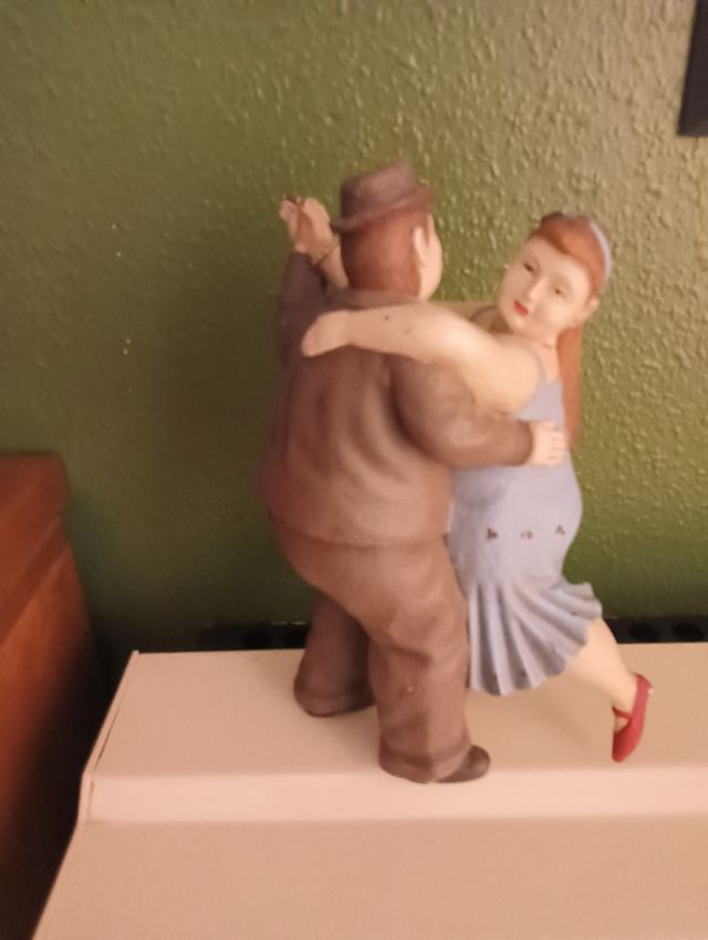 Pareja bailando fig. cerámica medida 26 cms