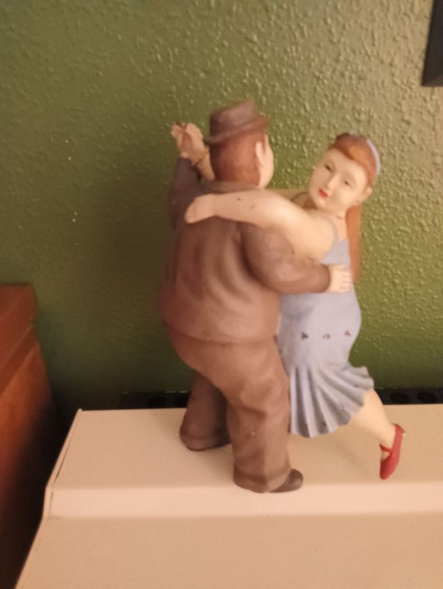 Pareja bailando fig. cerámica medida 26 cms