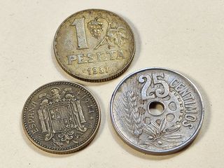 Lote 3 monedas 1 Pta 1937 y 1944 y 25 Cts 1934