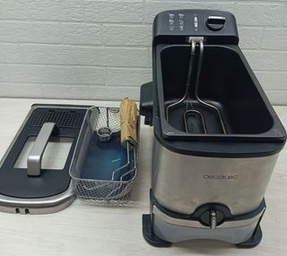 Cecotec Freidora con Depósito CleanFry 3000
