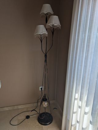 Lámpara de pie, con 3 luces, estilo clásico