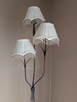 Lámpara de pie, con 3 luces, estilo clásico