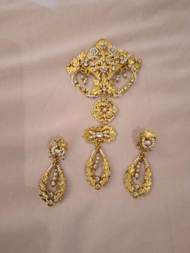 Aderezo alicantino dorado y perlas