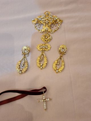 Aderezo alicantino dorado y perlas