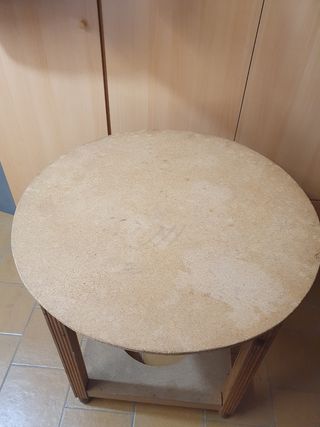 Mesa redonda de madera
