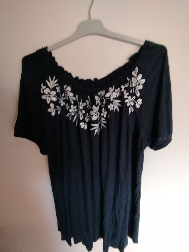 Camiseta negra fruncida talla grande