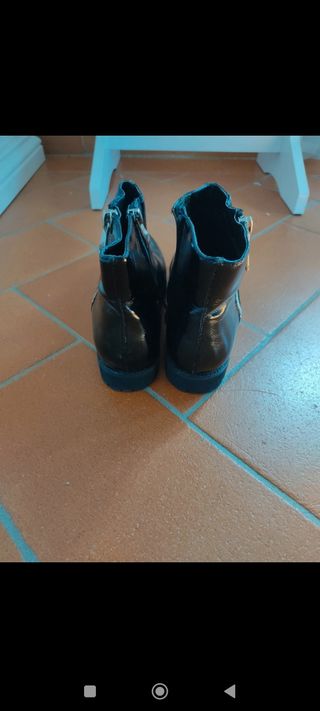 Stivaletti neri lucidi