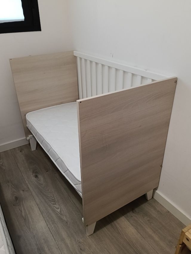 Cuna  colecho+ colchón, medidas estándar.