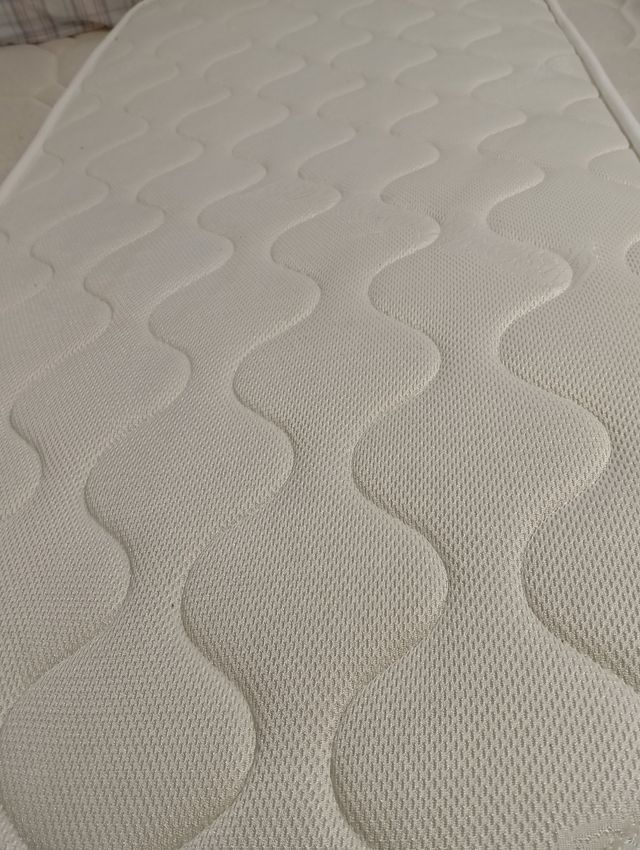 Cuna  colecho+ colchón, medidas estándar.