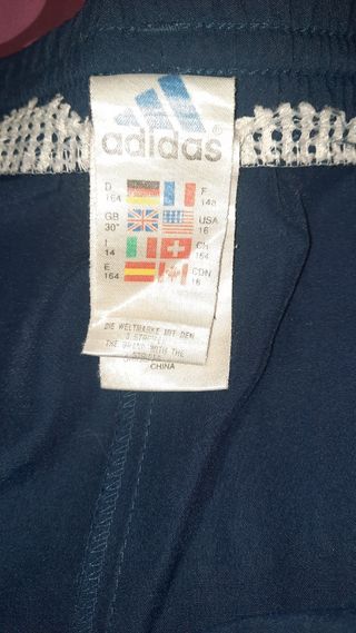 Bañador Adidas corto azul y naranja