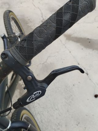 Bicicleta BMX negra