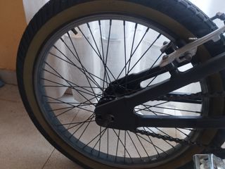 Bicicleta BMX negra