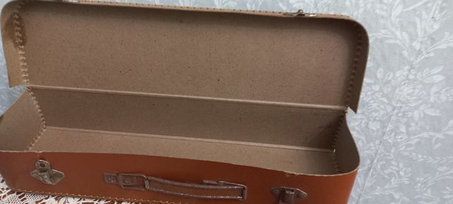 Antiguo maletín de cartón,cabás