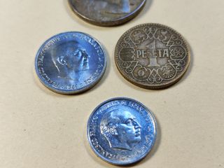 Lote 4 monedas peseta y céntimos. 