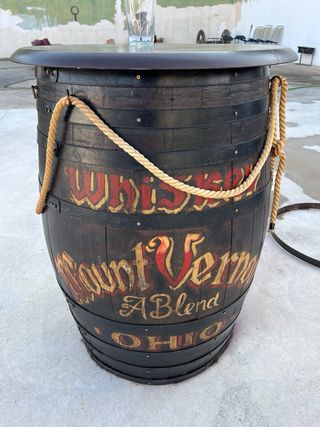 Barril de whisky decorativo