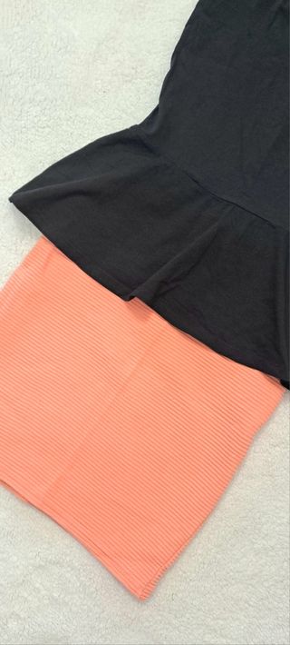 Conjunto top negro y falda salmón