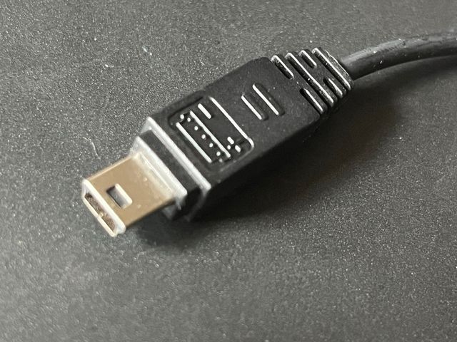 Caricabatterie auto miniUSB 12-24V