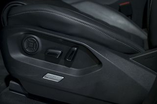 Volkswagen Touareg   Prem Eleg 3.0 V6 TDI 210kW Tip 4M