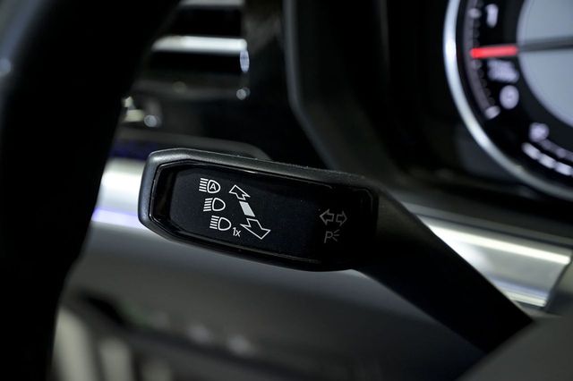 Volkswagen Touareg   Prem Eleg 3.0 V6 TDI 210kW Tip 4M 