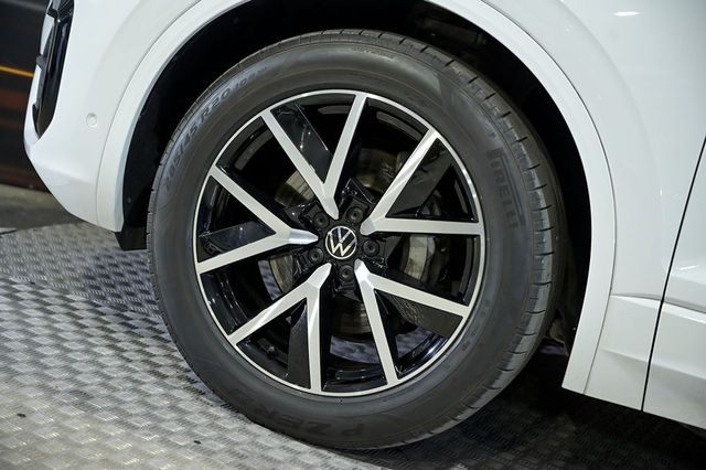 Volkswagen Touareg   Prem Eleg 3.0 V6 TDI 210kW Tip 4M 