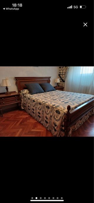 Dormitorio clásico madera - Cabecero y mesillas
