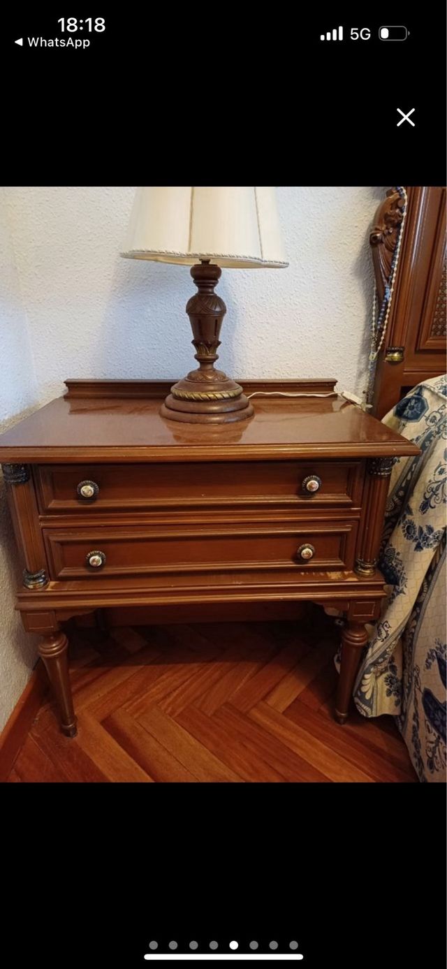 Dormitorio clásico madera - Cabecero y mesillas