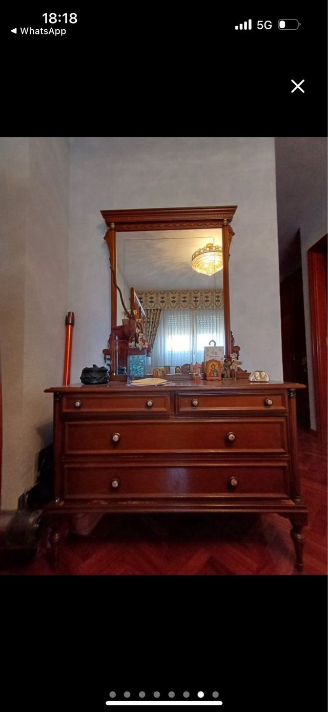 Dormitorio clásico madera - Cabecero y mesillas