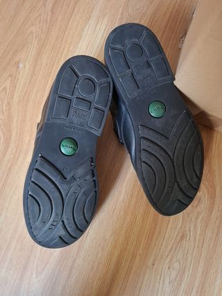 Zapatos escolares Gorila
