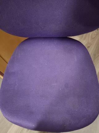 Silla escritorio morada usada