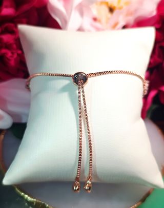 Pulsera ajustable chapada en oro 18K y circonitas