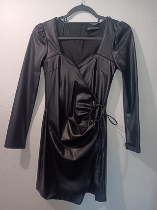 Vestido Zara Negro corto- Talla S- Tipo cuero