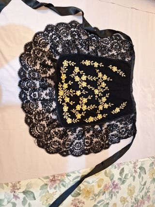 Delantal  y Mantilla Alicantina