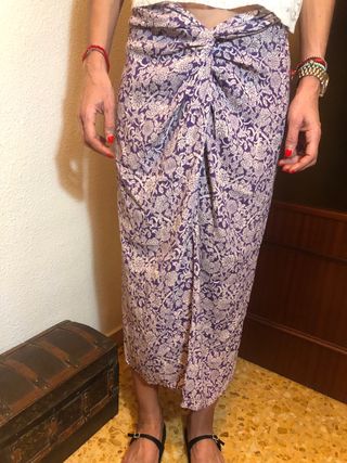Falda midi Zara morada estampada