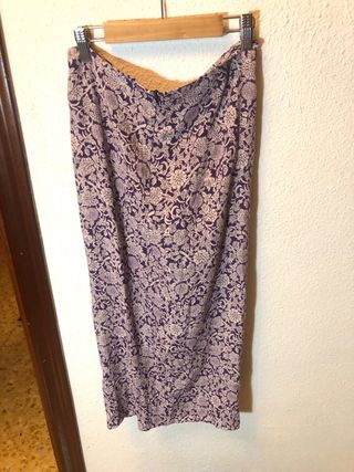 Falda midi Zara morada estampada