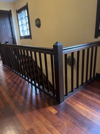 Barandilla escalera madera maciza
