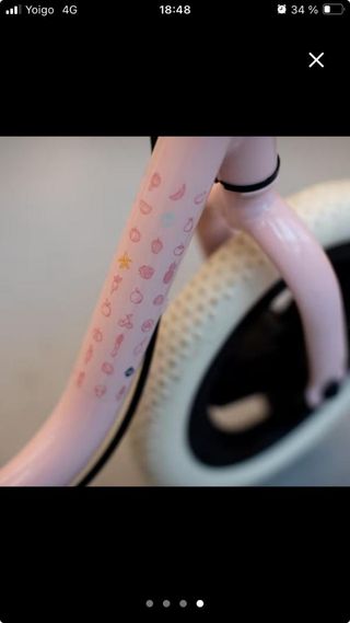 Bicicleta sin pedales rosa