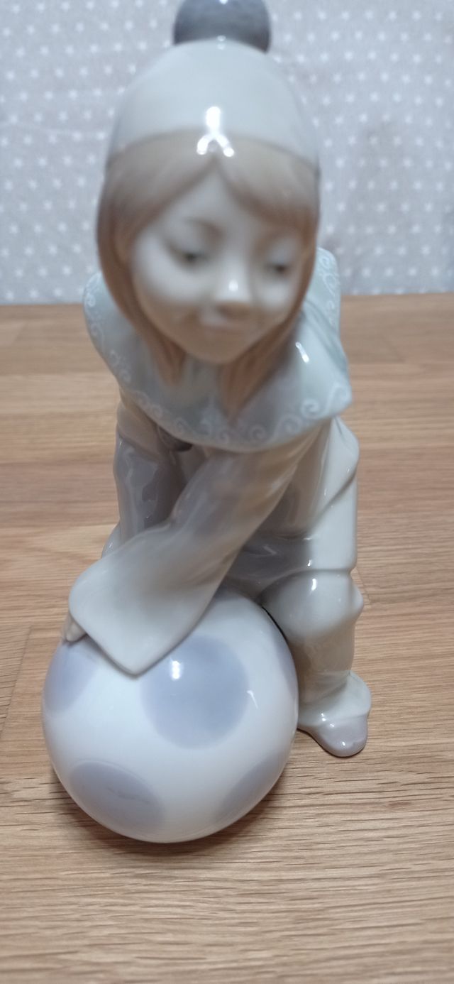 Lladró Niña con Pelota