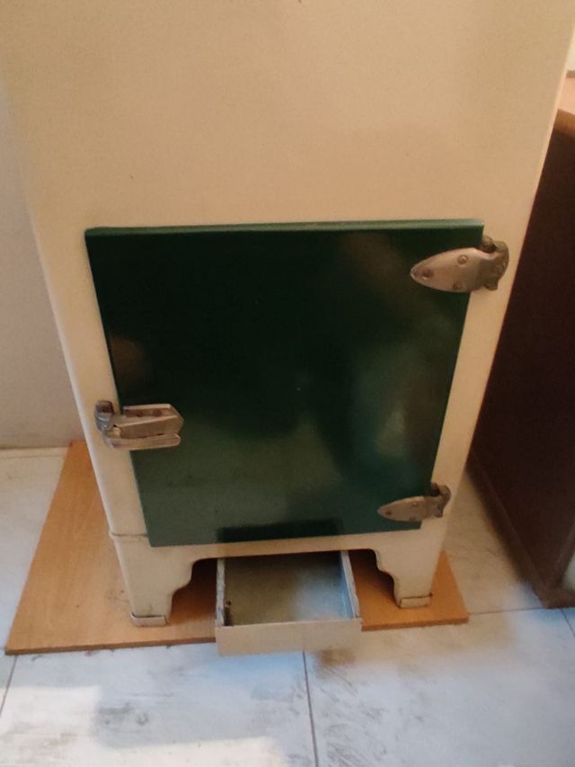 Nevera antigua años 50