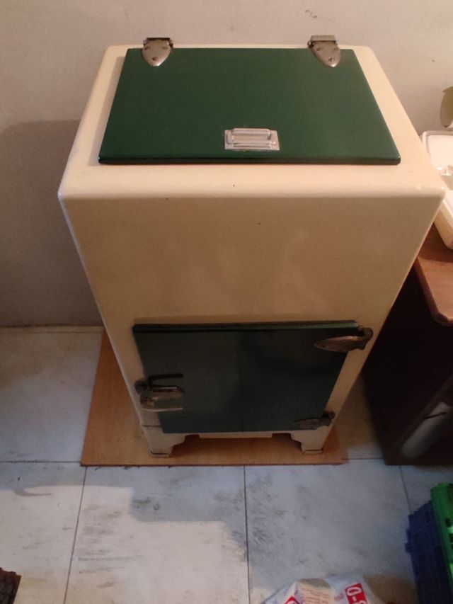 Nevera antigua años 50