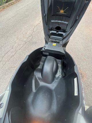 Piaggio Beverly 350 - Scooter