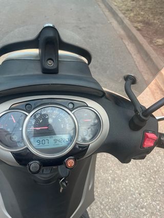 Piaggio Beverly 350 - Scooter