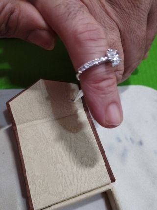 Anillode oro 14kt y  creados diamante