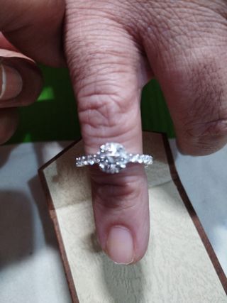 Anillode oro 14kt y  creados diamante