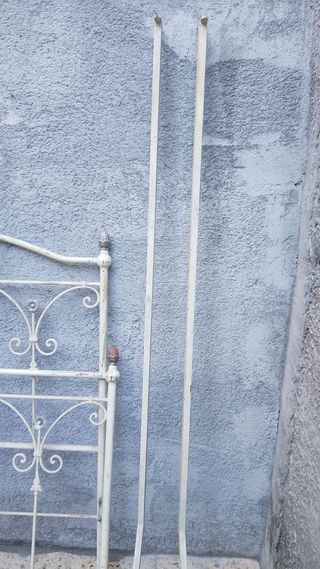 2 Letti singoli ferro battuto bianchi .. 
