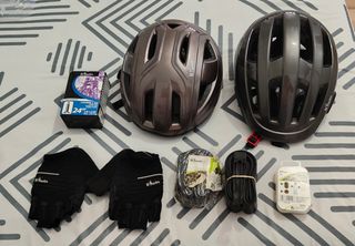 Set ciclismo: cascos, guantes