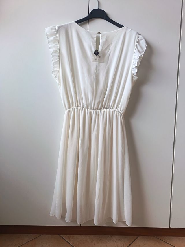 Abito bianco maniche a balze