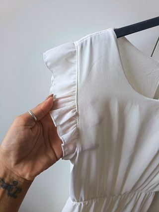 Abito bianco maniche a balze