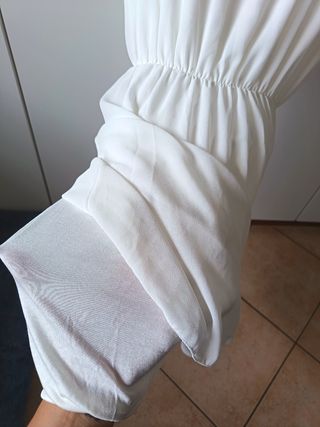 Abito bianco maniche a balze